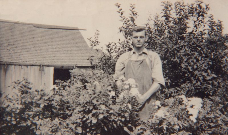 File:Ernest Almas Gardening.jpg