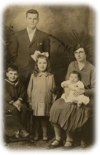 File:Ernest Almas Family.jpg